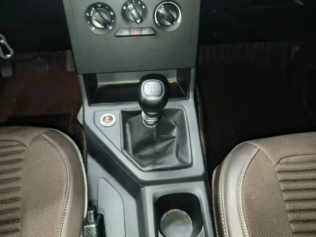 Wuling Hongguang PLUS 2020 1.5L manual standard type 5 seats купить на сайте DeffCars