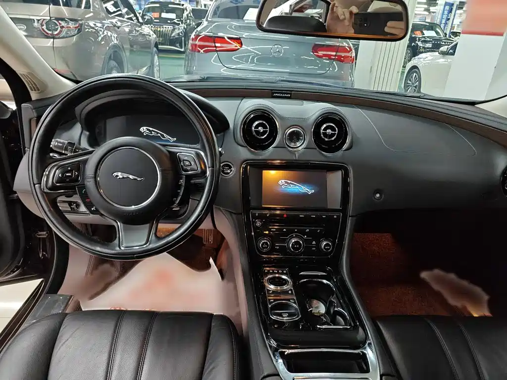 Jaguar XJ 2015 XJL 2.0T two-wheel drive elegant business version купить на сайте DeffCars
