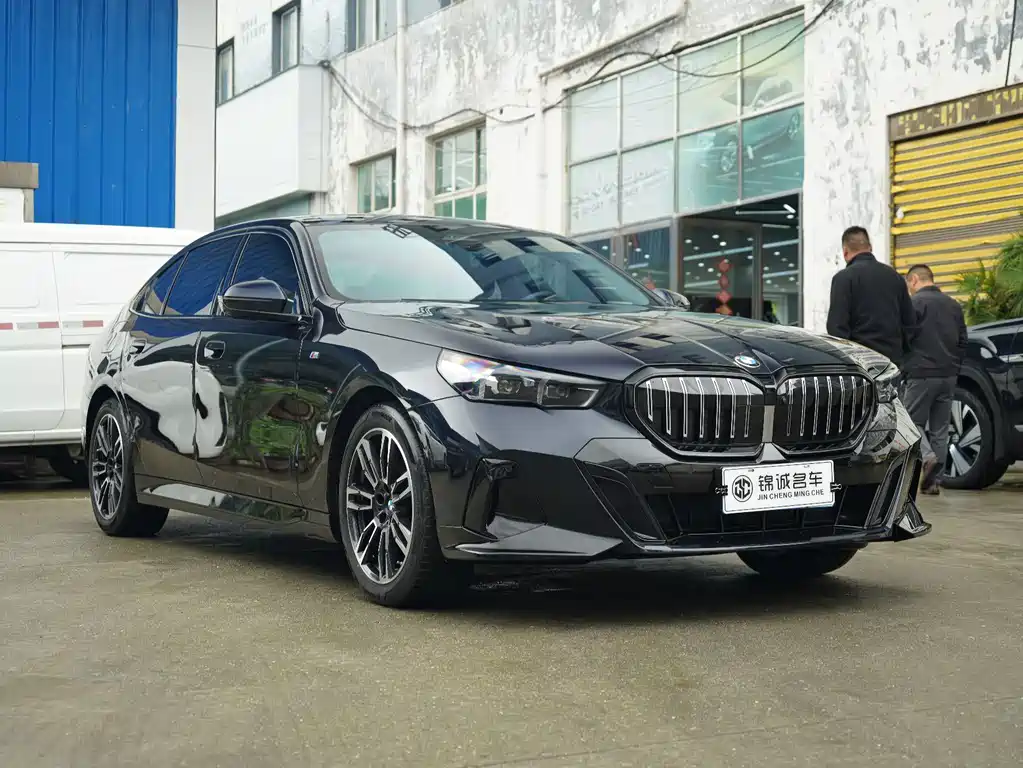 BMW 5 Series 2024 530Li Leading M Sports Package купить на сайте DeffCars