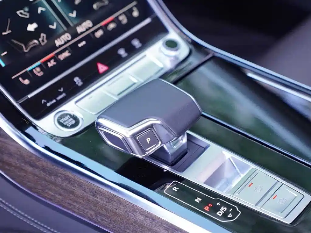 Audi A8 2024 A8L 55 TFSI quattro flagship model купить на сайте DeffCars