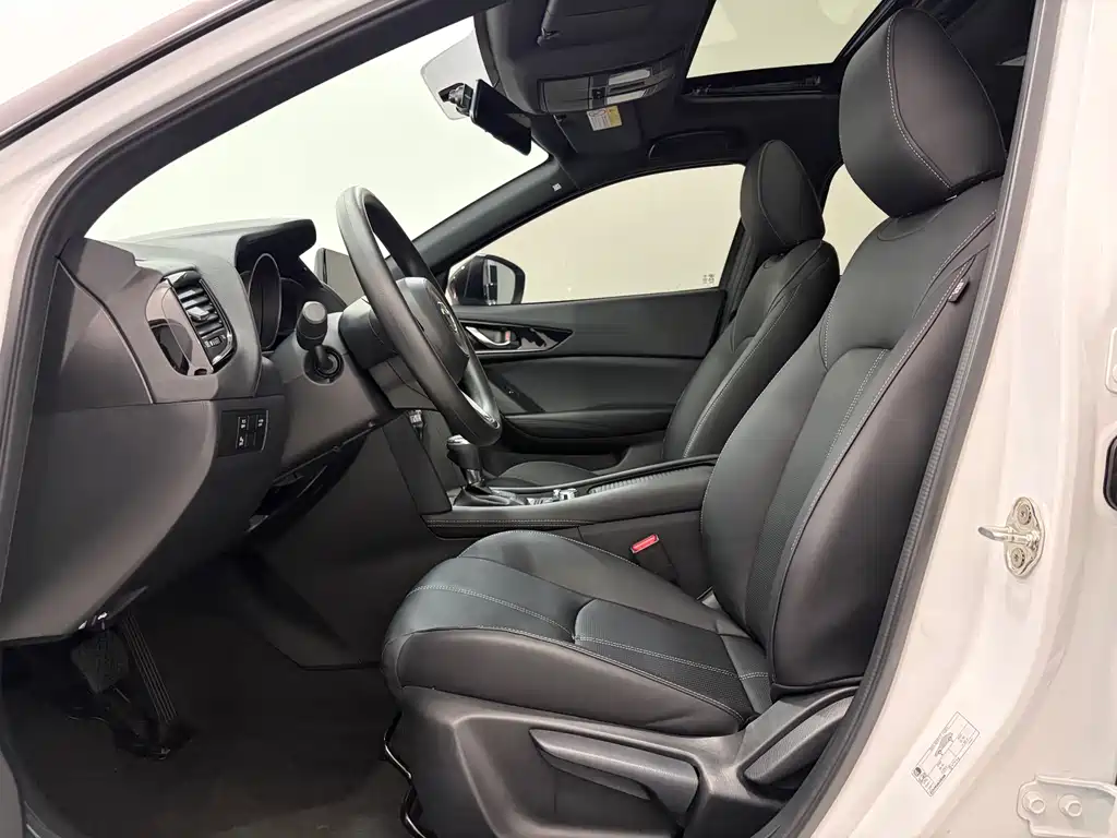 Mazda CX-4 2021 2.0L automatic two-wheel drive Blue Sky Vitality Edition купить на сайте DeffCars