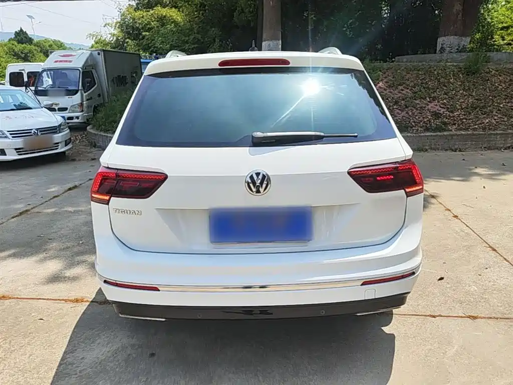 Tiguan 2017 280TSI two-wheel drive elite model купить на сайте DeffCars