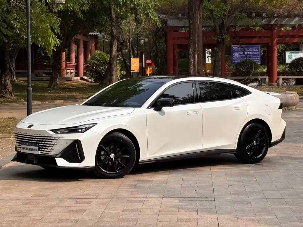 Changan UNI-V 2022 1.5T premium model купить на сайте DeffCars