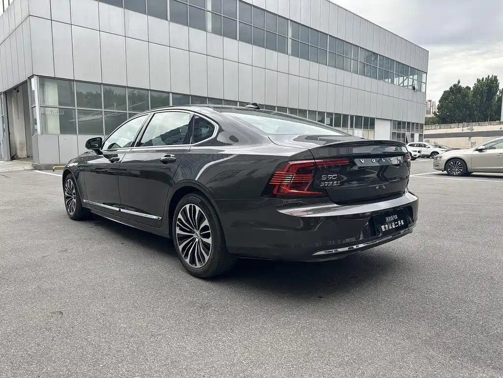 Volvo S90 2024 B5 Zhiyi Luxury Edition купить на сайте DeffCars