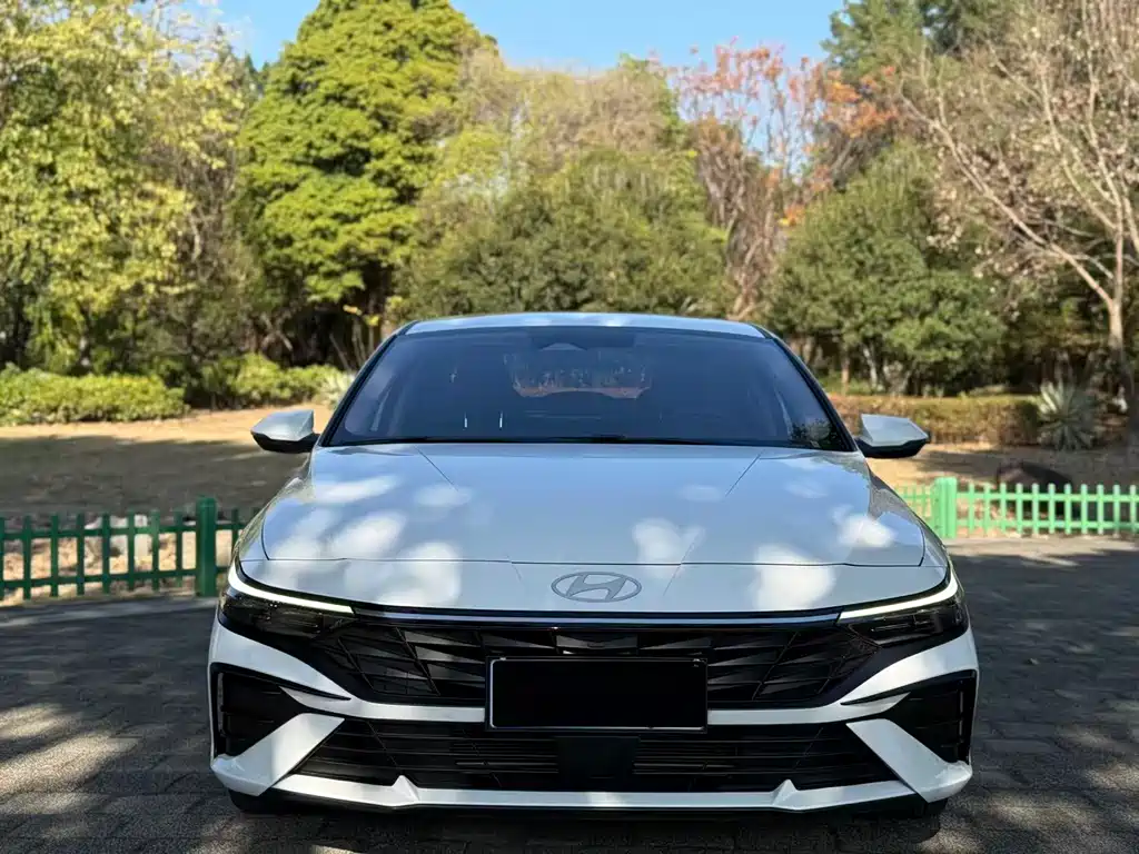 Elantra 2023 1.5L CVT LUX Premium Edition купить на сайте DeffCars