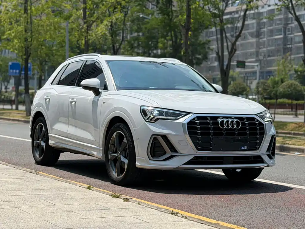 Audi Q3 2022 35 TFSI Fashionable and Dynamic купить на сайте DeffCars