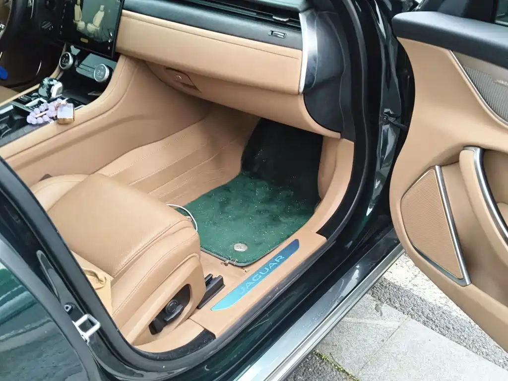 Jaguar XFL 2024 2.0T P250 two-wheel drive exclusive luxury version купить на сайте DeffCars