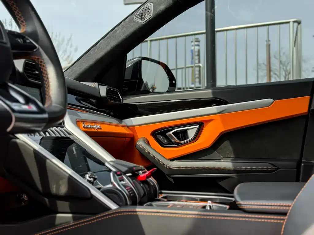 Urus 2023 4.0T V8 S купить на сайте DeffCars