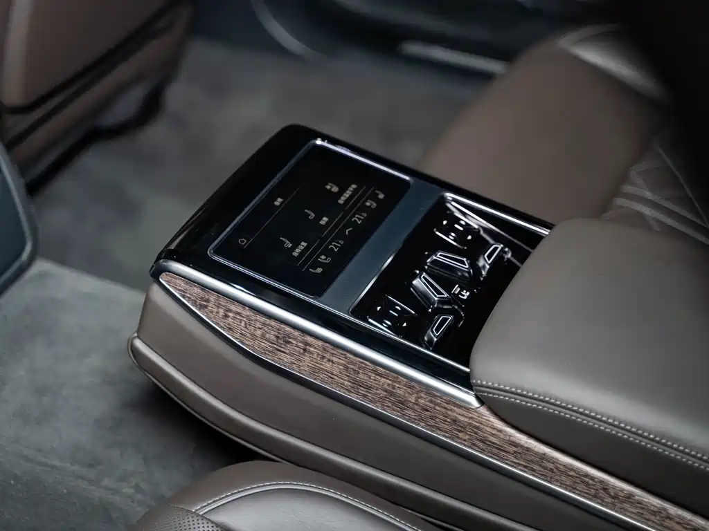 Audi A8 2024 A8L 55 TFSI quattro flagship model купить на сайте DeffCars