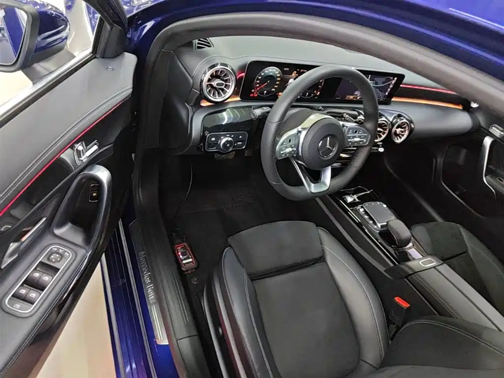 Mercedes-Benz A-Class 2020 Facelift A 200 L Sports Sedan Fashionable купить на сайте DeffCars