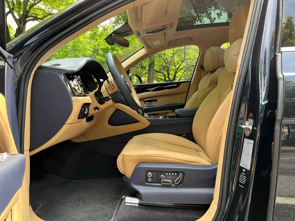 Bentayga 2024 4.0T V8 купить на сайте DeffCars