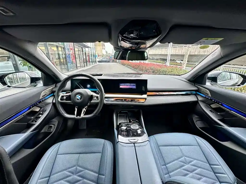 BMW 5 Series 2025 530Li Exclusive M Sports Package купить на сайте DeffCars