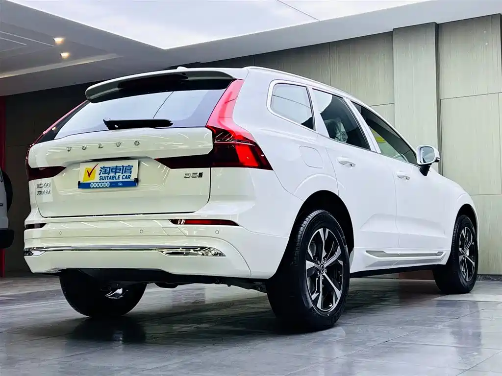 Volvo XC60 2026 B5 four-wheel drive Zhiyi Luxury Edition купить на сайте DeffCars