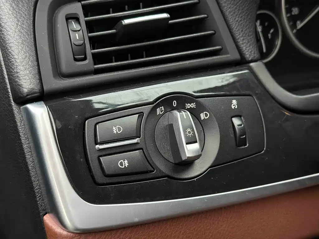 BMW 5 Series 2013 520Li Elegant купить на сайте DeffCars