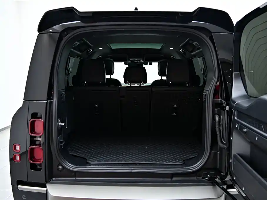 Land Rover Defender 2024 110 3.0T P400 X-DYNAMIC HSE купить на сайте DeffCars