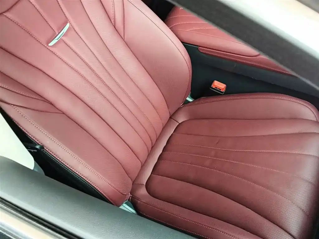 Hongqi H5 2024 2.0T Automatic Zhilianqichang Edition купить на сайте DeffCars