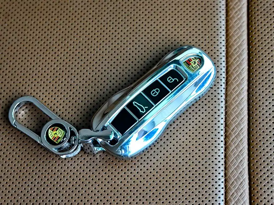 Cayenne New Energy 2023 Cayenne E-Hybrid 2.0T Platinum Edition купить на сайте DeffCars