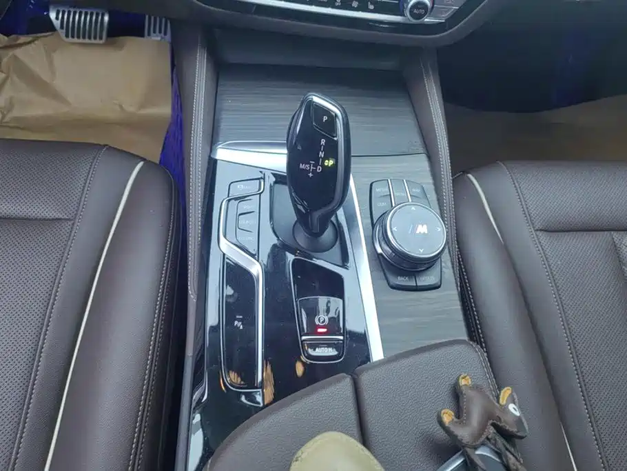 BMW 5 Series 2023 530Li Leading Luxury Package купить на сайте DeffCars