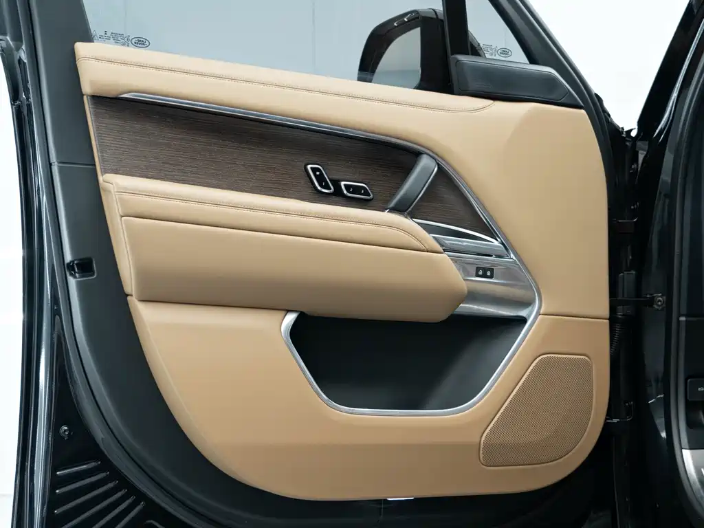 Range Rover 2023 3.0 L6 400PS Genesis Extended Edition купить на сайте DeffCars