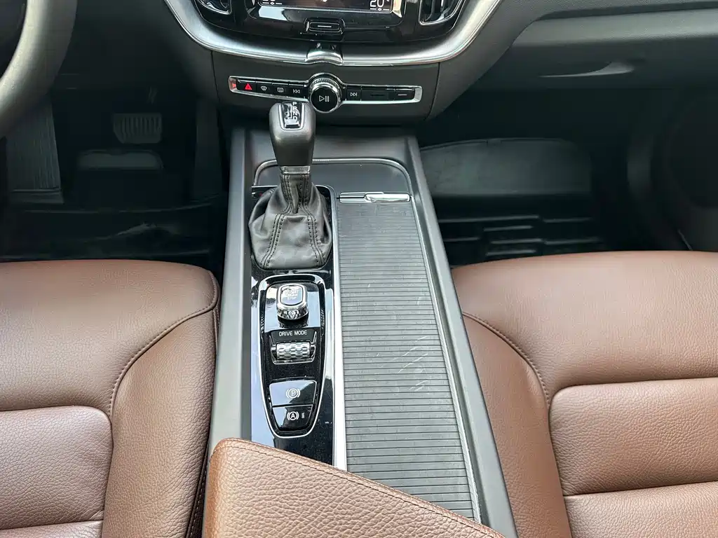Volvo XC60 2021 T5 four-wheel drive Zhiyi Luxury Edition купить на сайте DeffCars