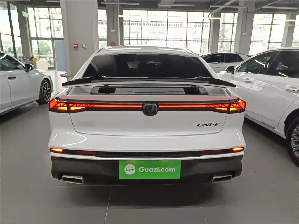 Changan UNI-V 2024 1.5T premium model купить на сайте DeffCars