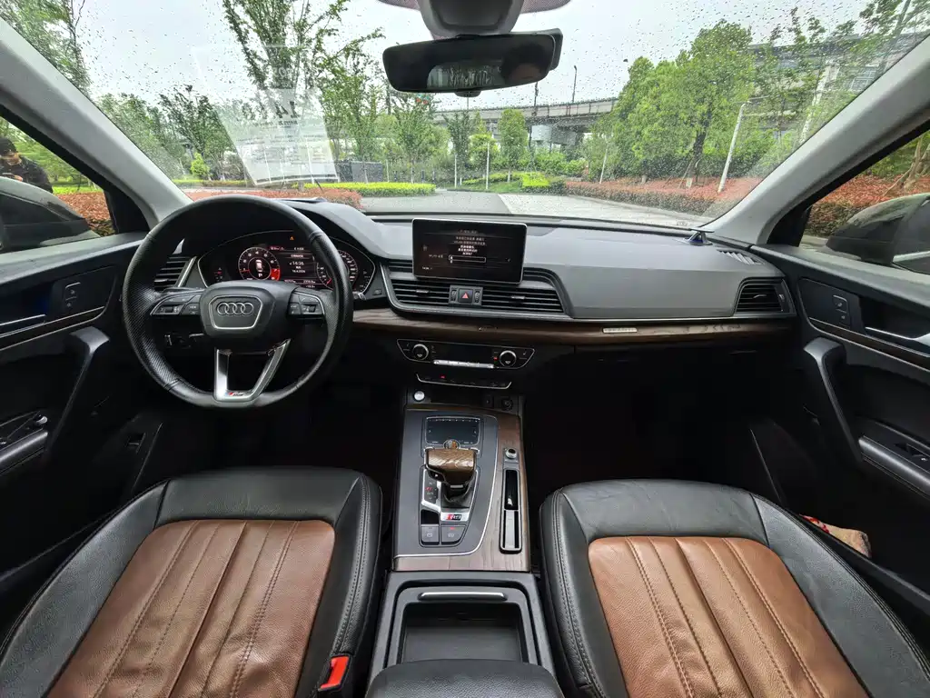 Audi Q5L 2020 40 TFSI enjoys fashionable style купить на сайте DeffCars