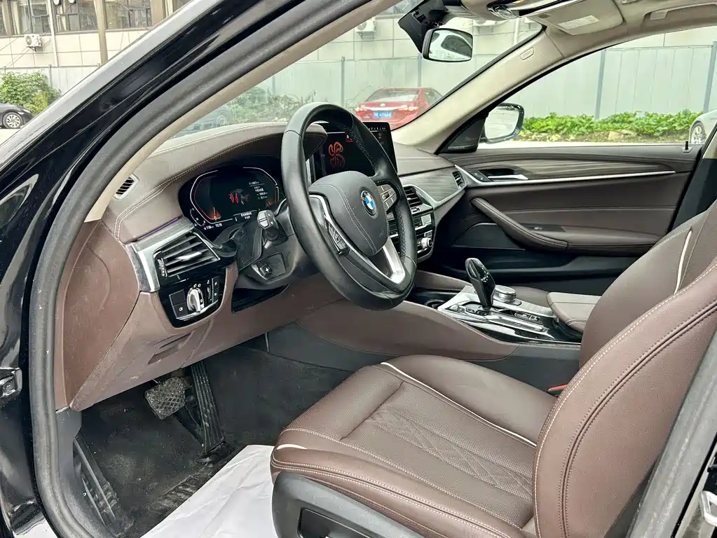BMW 5 Series 2023 530Li Leading Luxury Package купить на сайте DeffCars