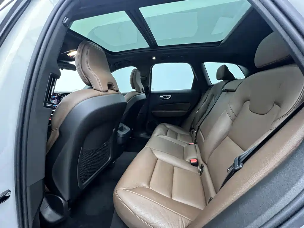 Volvo XC60 2023 B5 four-wheel drive Zhiyi Luxury Edition купить на сайте DeffCars