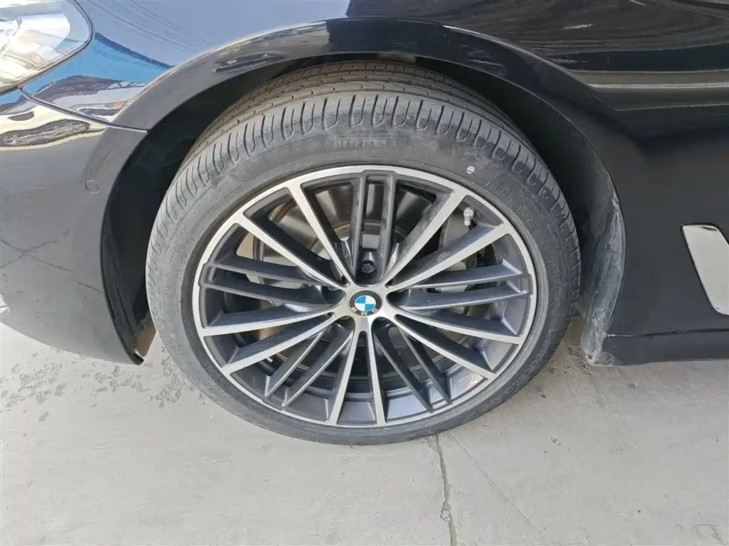 BMW 5 Series 2023 530Li Leading M Sports Package купить на сайте DeffCars