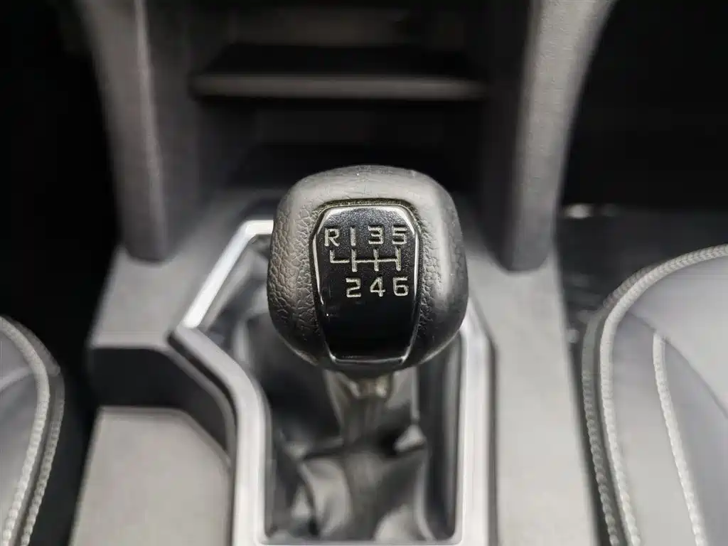 Yuhu 7 2020 2.0T diesel manual four-wheel drive comfort version short-axis National VI JX4D20A6L купить на сайте DeffCars