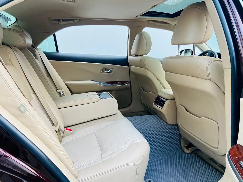 Crown 2012 2.5L Royal Leather Edition купить на сайте DeffCars