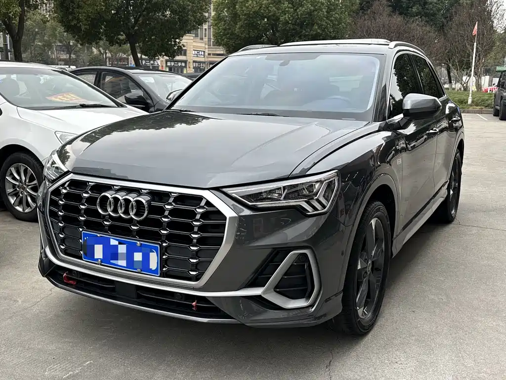 Audi Q3 2022 35 TFSI Fashionable and Dynamic купить на сайте DeffCars