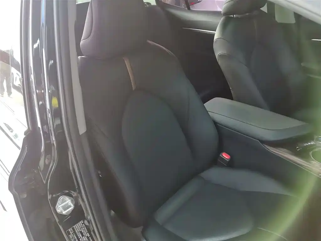 Camry 2018 2.0G Deluxe Edition купить на сайте DeffCars