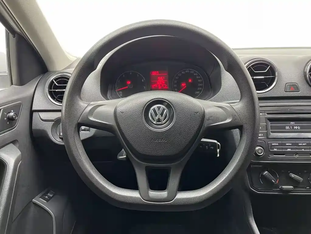 Jetta 2017 1.5L manual fashion model купить на сайте DeffCars