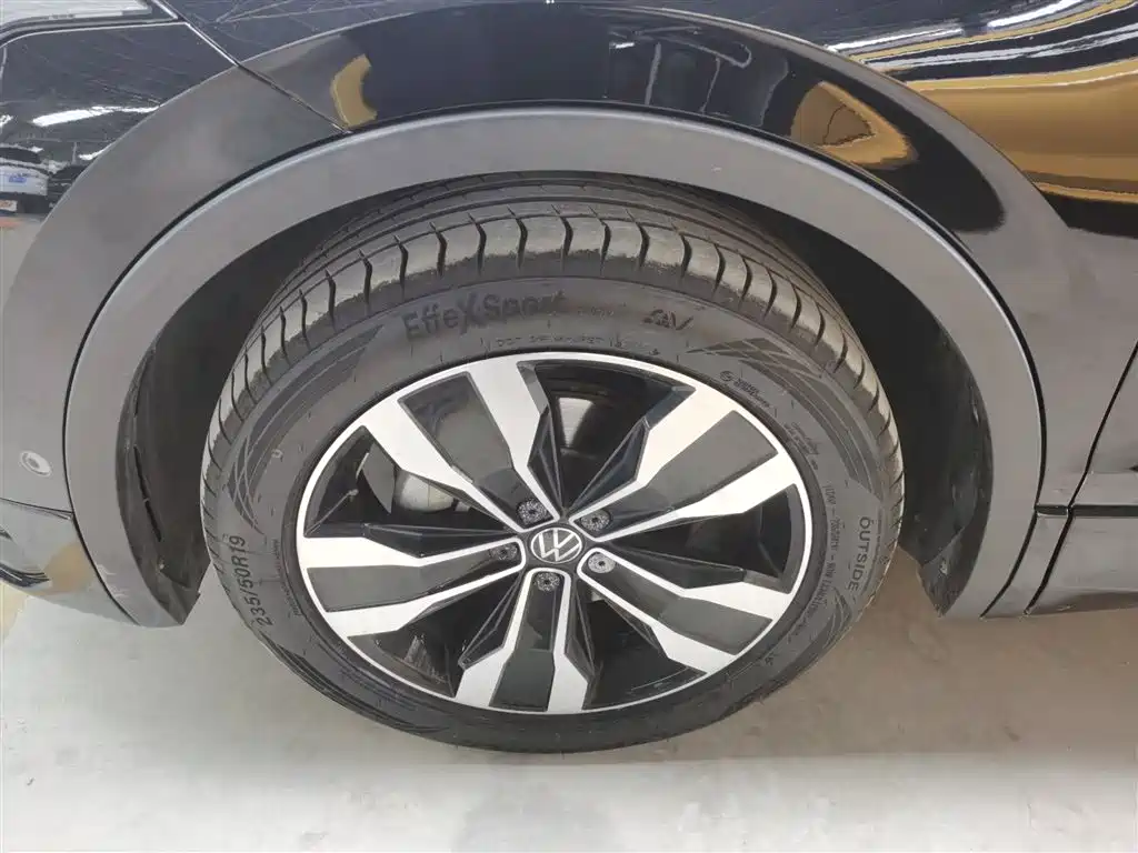 Tiguan L 2022 330TSI automatic two-wheel drive R-Line version купить на сайте DeffCars