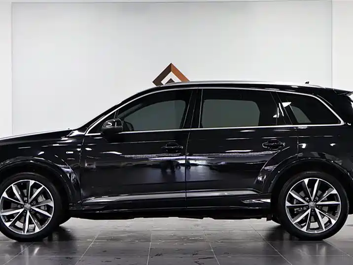Audi Q7 2020 55 TFSI quattro S line sports купить на сайте DeffCars