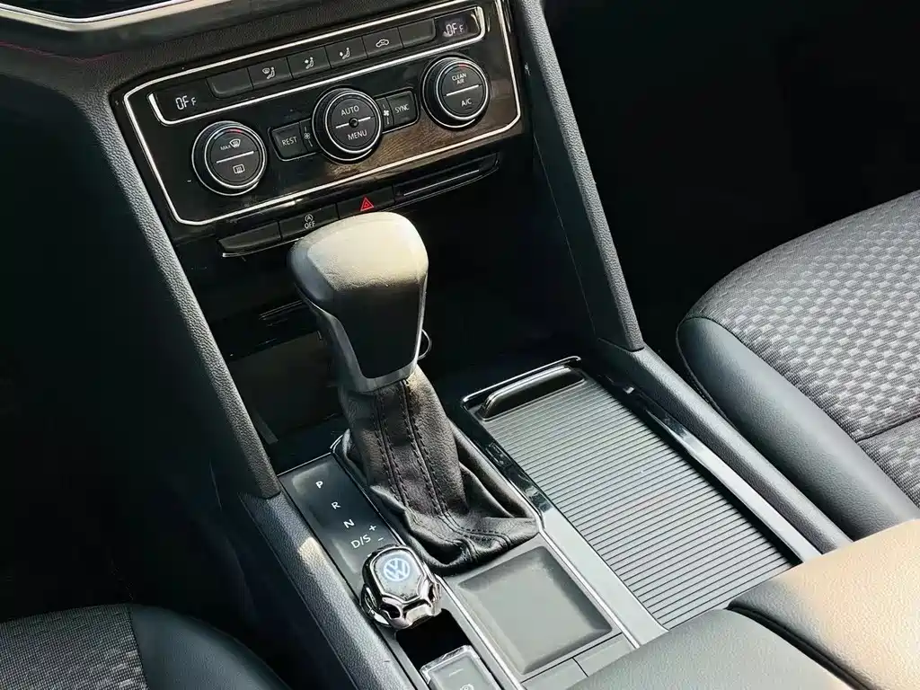Touron 2020 facelift 330TSI two-wheel drive comfort version купить на сайте DeffCars