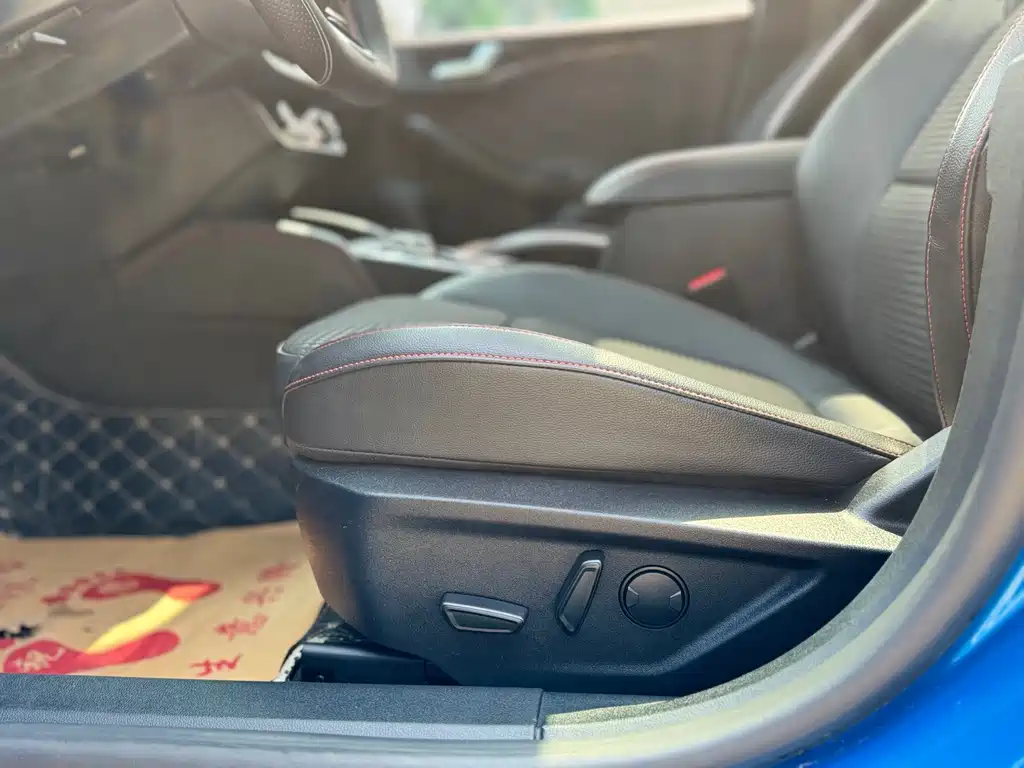 Focus 2021 Hatchback EcoBoost 180 Automatic ST Line купить на сайте DeffCars