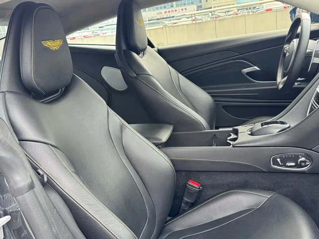 Aston Martin DB11 2019 4.0T V8 Coupe купить на сайте DeffCars