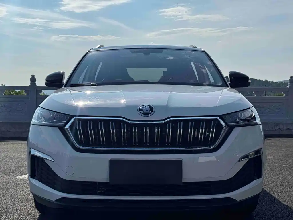 Komic 2023 facelift GT 1.5L automatic premium version купить на сайте DeffCars