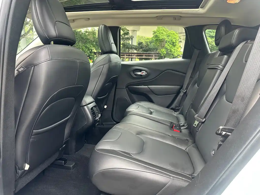 Cherokee (Китай) 2016 2.0L Superior Edition купить на сайте DeffCars