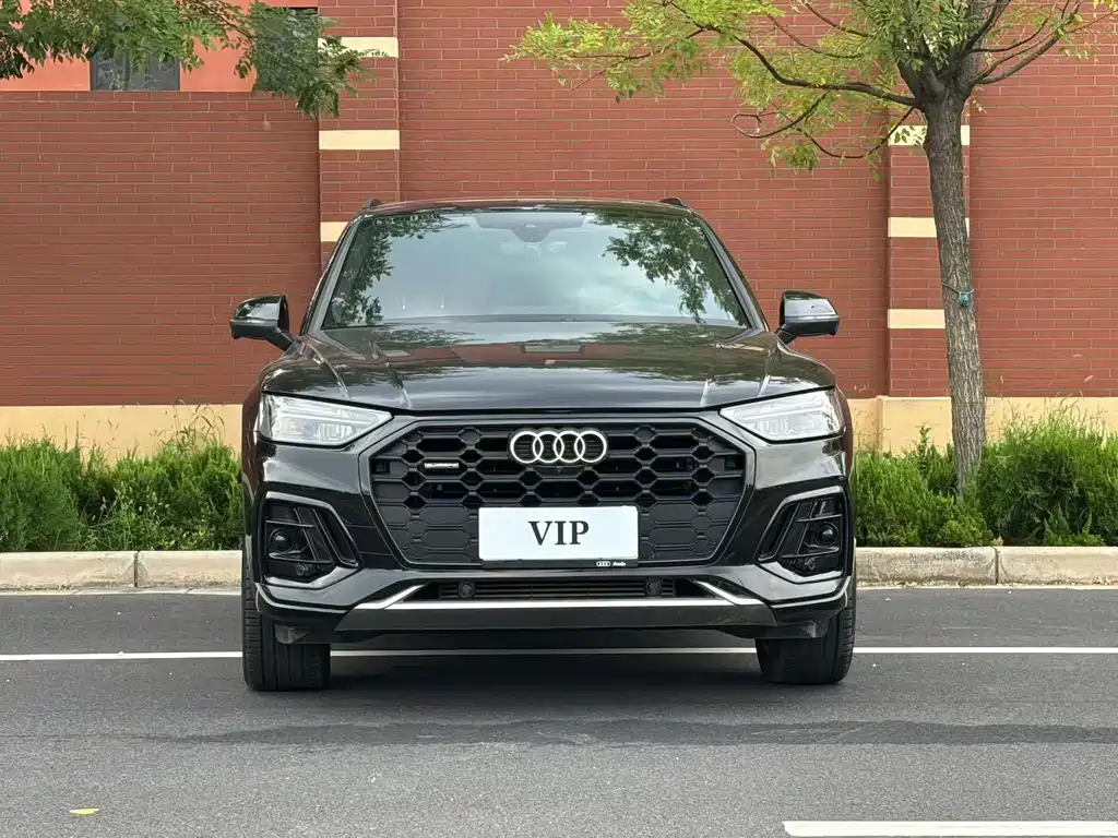 Audi Q5L 2026 45th Anniversary Collector’s Edition 40 TFSI Luxurious and Dynamic купить на сайте DeffCars