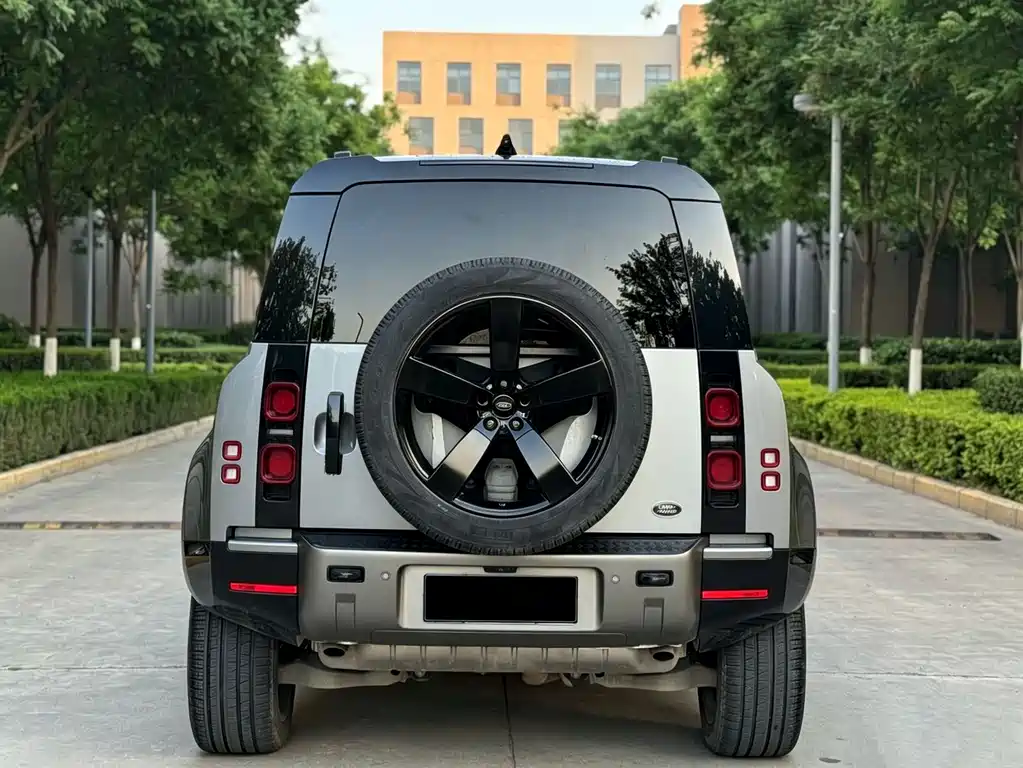 Land Rover Defender 2023 110 3.0T P400 X-DYNAMIC HSE купить на сайте DeffCars