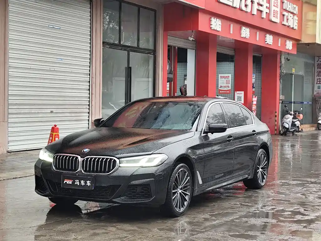 BMW 5 Series 2023 530Li Leading M Sports Package купить на сайте DeffCars
