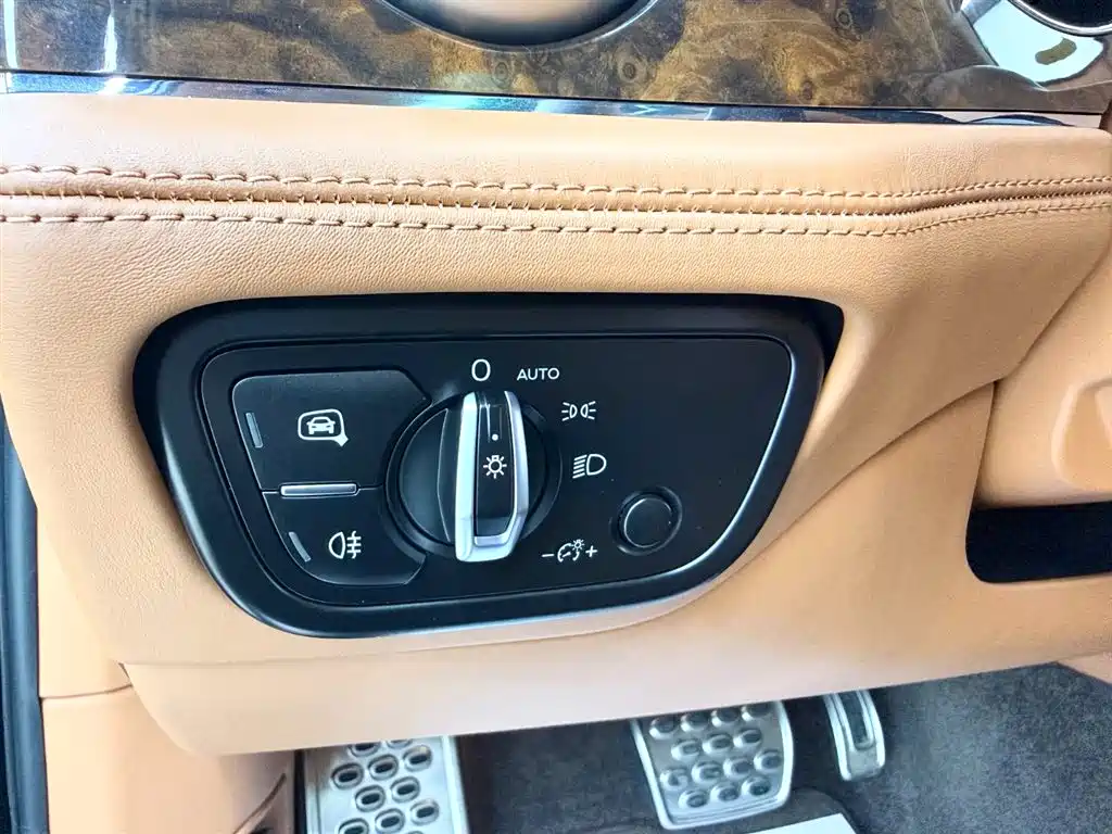 Bentayga 2016 6.0T Standard Edition купить на сайте DeffCars