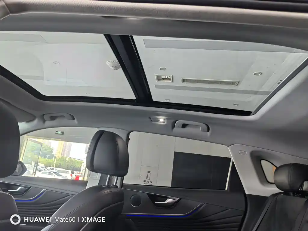 Hongqi HS5 2023 2.0T Qixiang Pro version купить на сайте DeffCars
