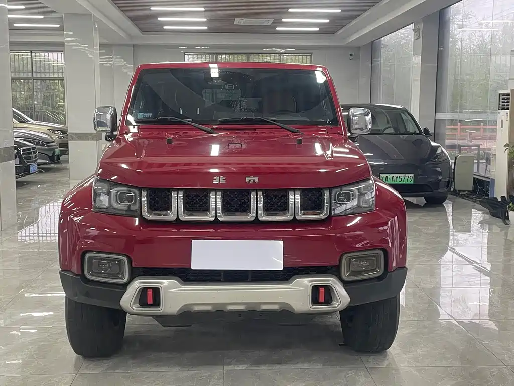 Beijing off-road BJ40 2020 2.0T automatic two-wheel drive city hunter version knight type купить на сайте DeffCars