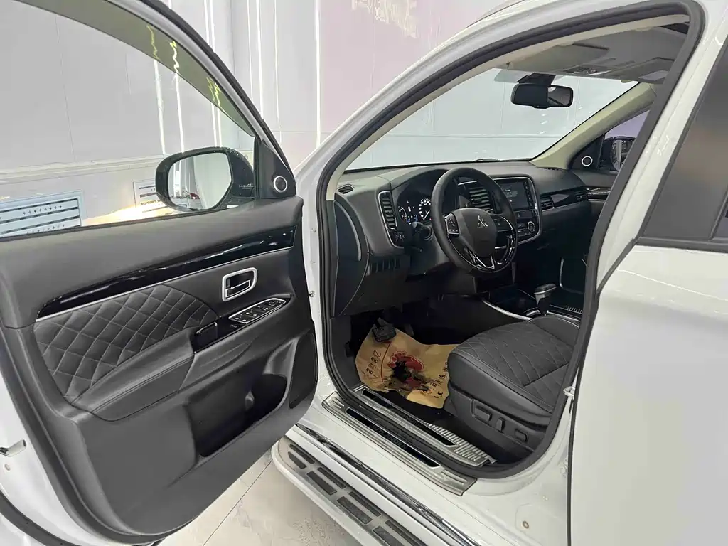 Outlander 2021 2.0L 2WD Enjoy Edition 5 seats купить на сайте DeffCars