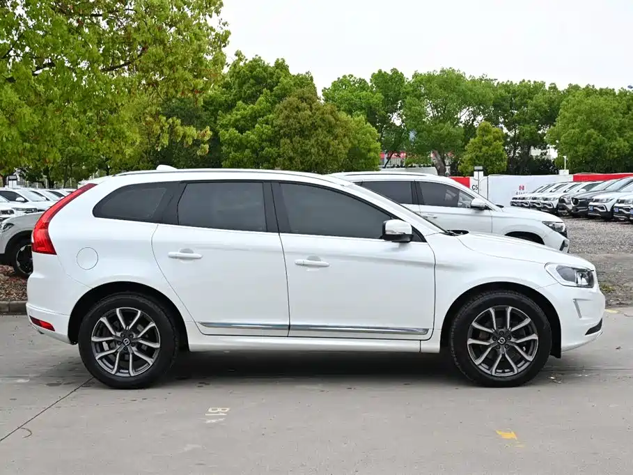 Volvo XC60 2017 T5 AWD Zhiyuan upgraded version купить на сайте DeffCars