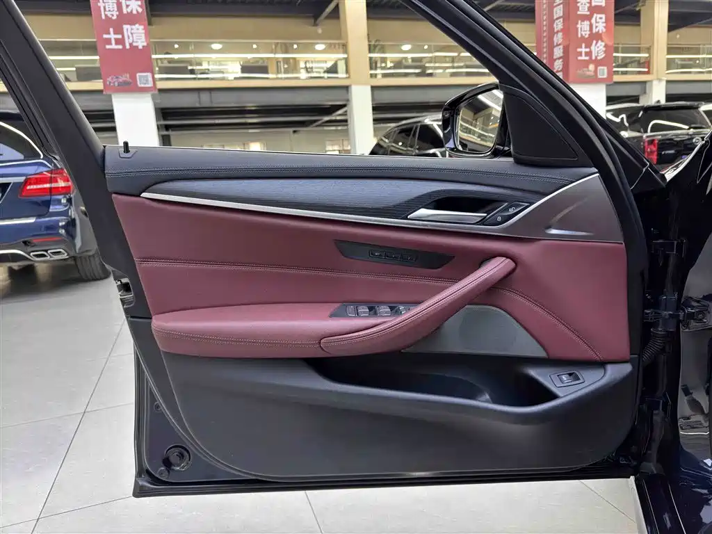 BMW 5 Series 2021 530Li Leading M Sports Package купить на сайте DeffCars